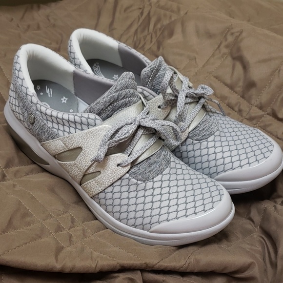 Bzees flicker sneaker Clearance